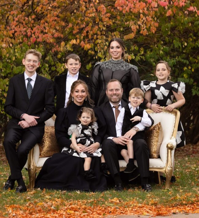 best lincolnwood family photopgraher, chicagoland family photographer, family portraits near me lincolnwood 6945 Edit