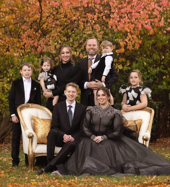 best lincolnwood family photopgraher, chicagoland family photographer, family portraits near me lincolnwood 6984 Edit