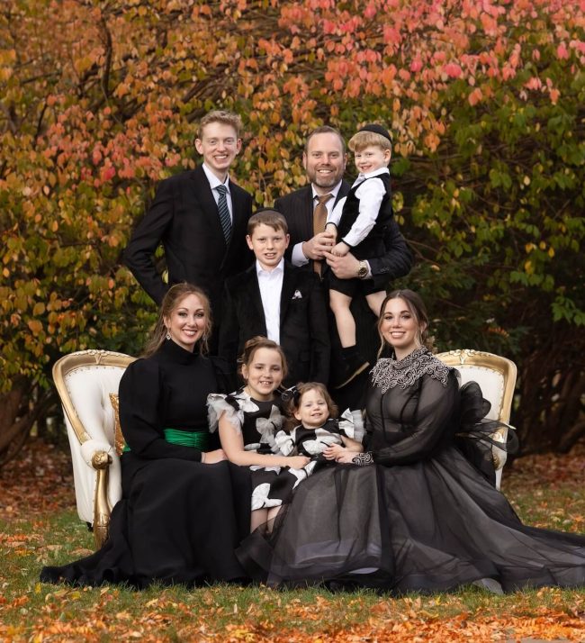 best lincolnwood family photopgraher, chicagoland family photographer, family portraits near me lincolnwood 7161 Edit copy
