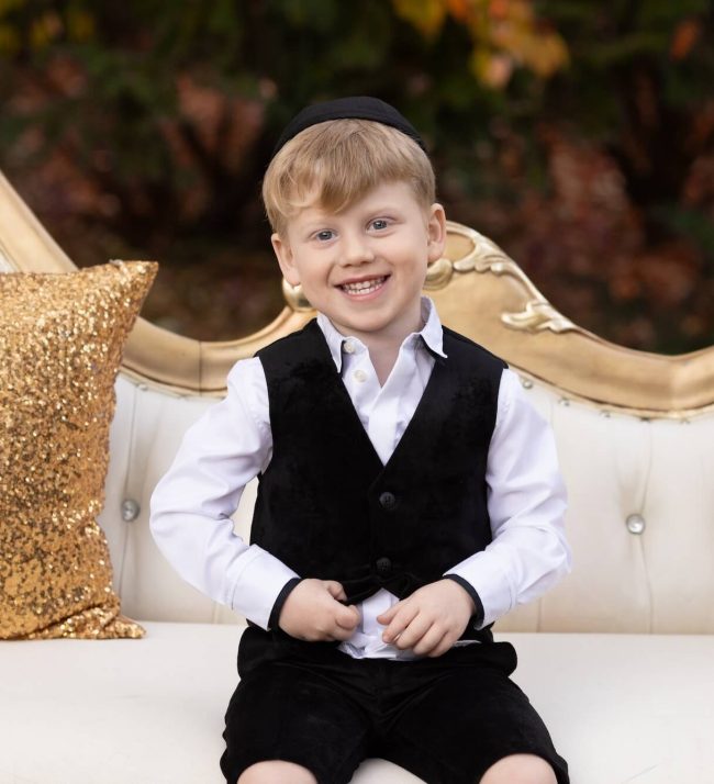 best lincolnwood family photopgraher, chicagoland family photographer, family portraits near me lincolnwood 7373 Edit