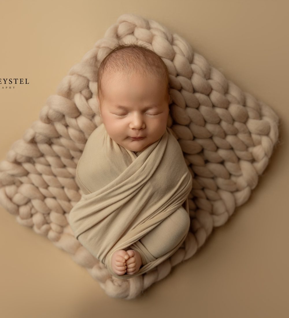 Best chicago newborn photographer, newborn photography session packages, chicago family photographer