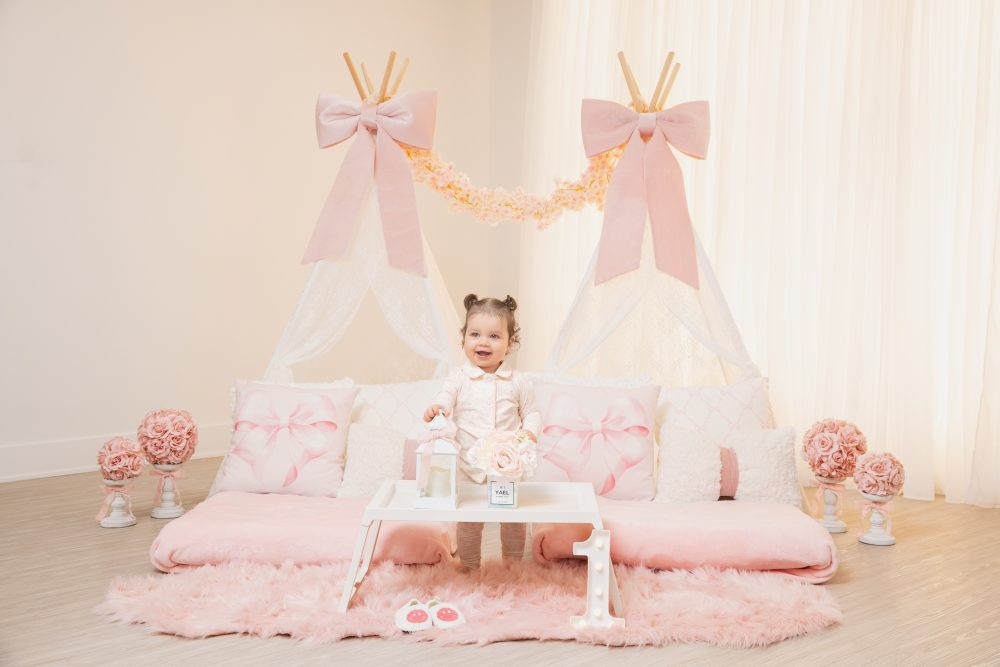 cake smash photographer Riverwoods IL, baby photographer near me Chicago, baby portraits