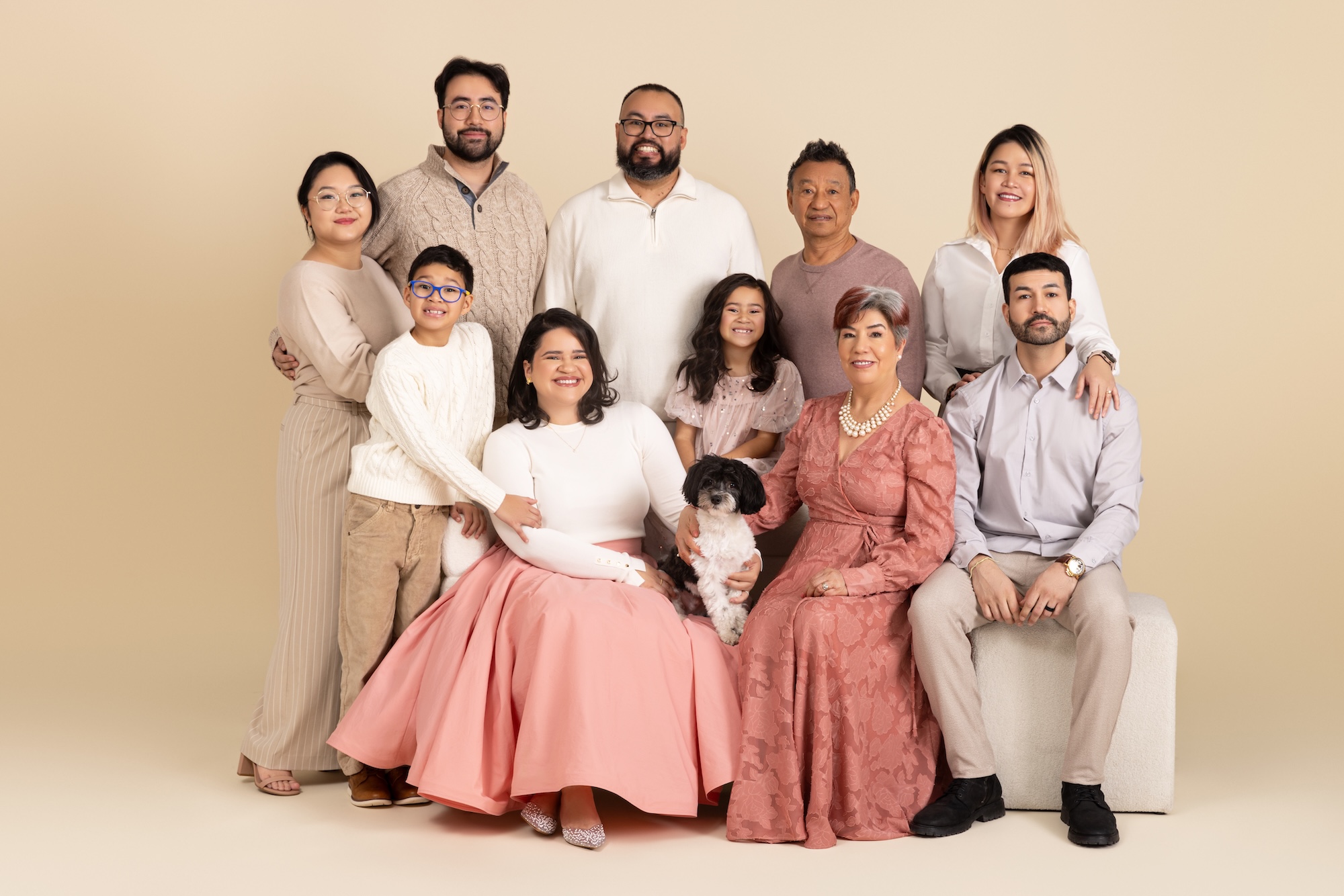 Lincoln Park family portraits, get family photos taken Chicago, family photography near me