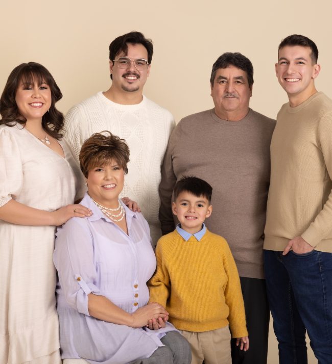 Lincoln Park family portraits, get family photos taken Chicago, family photography near me