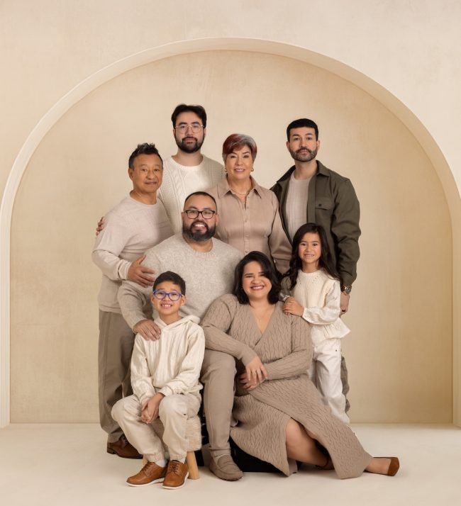 Lincoln Park family portraits, get family photos taken Chicago, family photography near me