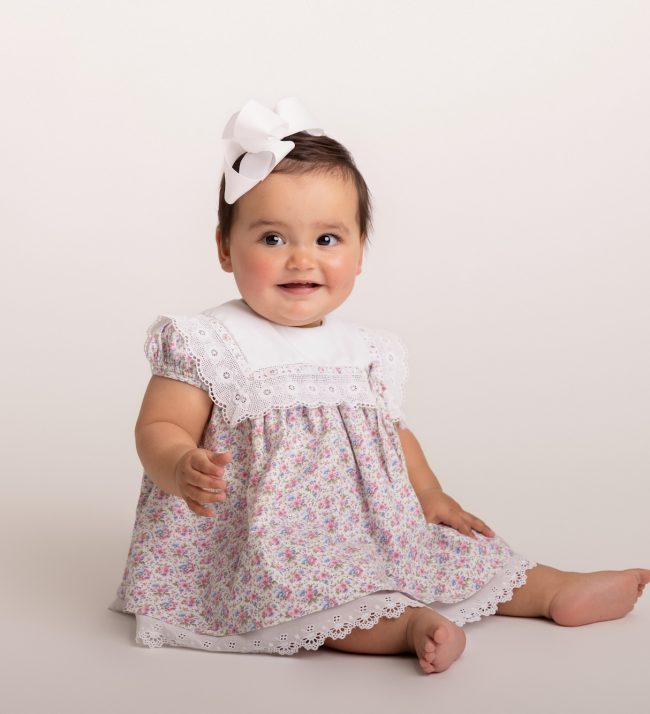 best Lincoln Park baby photographer, Chicagoland baby milestone session, baby photography near me Chicago