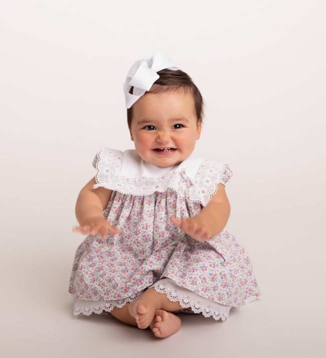 best Lincoln Park baby photographer, Chicagoland baby milestone session, baby photography near me Chicago -