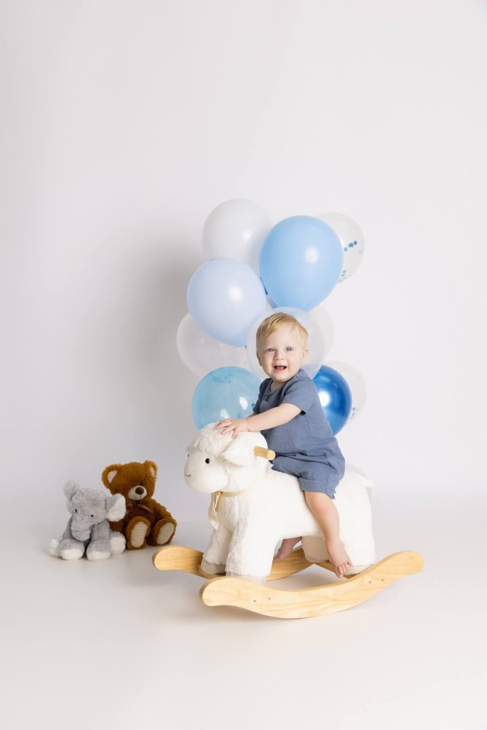 Chicago cake smash photography, family portrait studio near me, Skokie family photographer